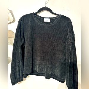 Old Navy Black cropped sweater in size XL